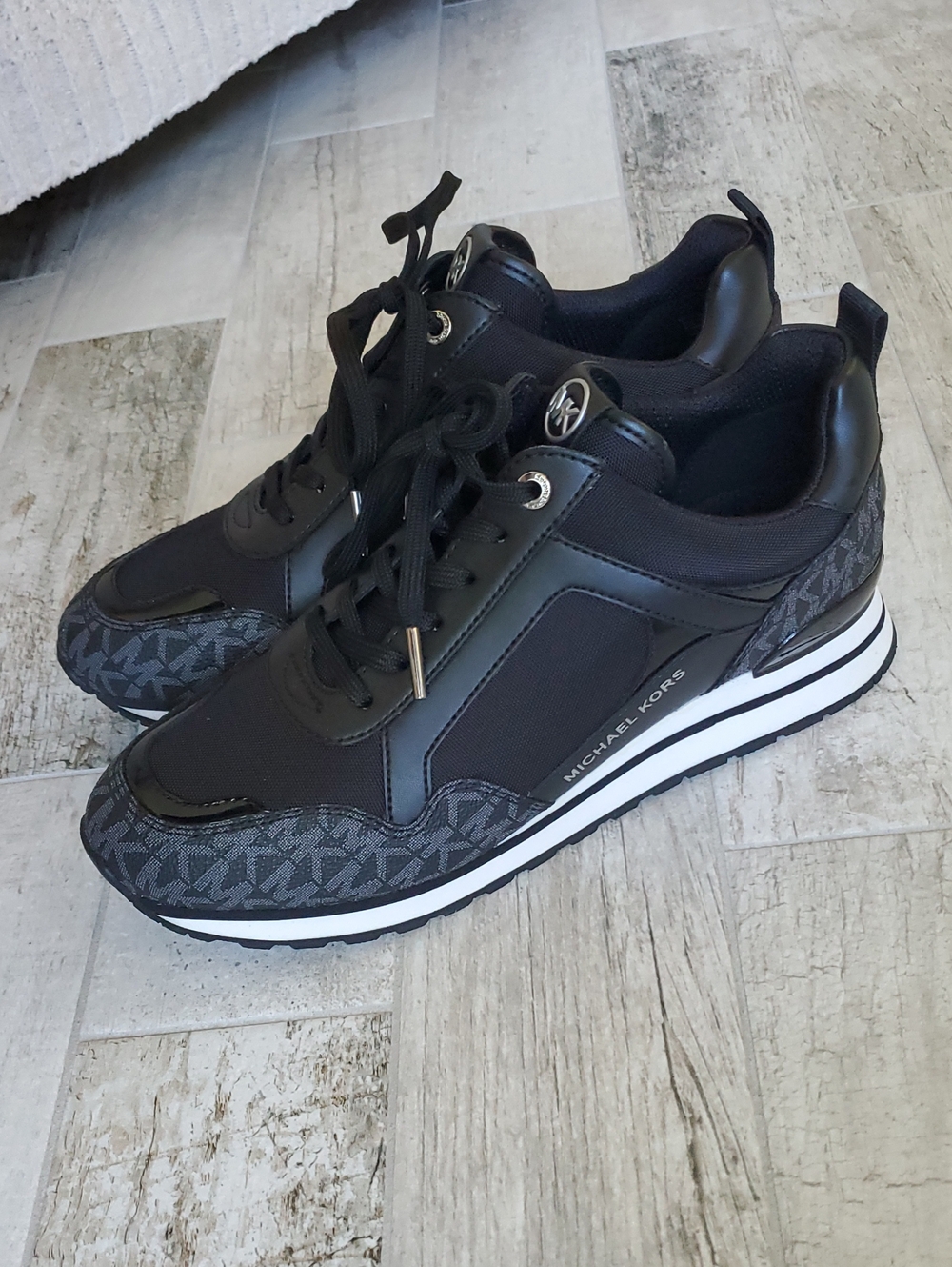 Michael Kors Black & Gray MK Monogram Runner Sneakers Wilma Trainer 8.5